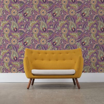 Wandtapete violett: Groß gemusterte lila Designer Tapete "Classic Paisley" mit dekorativem Blatt Muster angepasst an Ikea Wandfarben