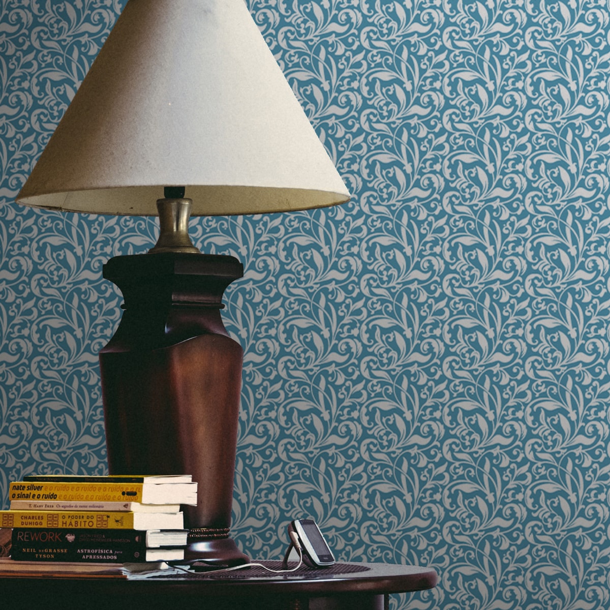 Tapete Wohnzimmer mittelblau: feine florale Tapete "Victorian Delight" mit Blatt Muster hellblau für Schlafzimmer Wohnzimmer