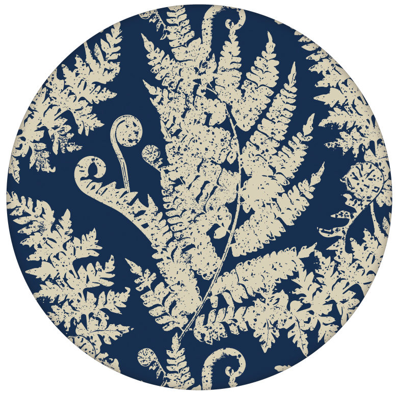 Traumhafte Design Tapete "Heidis Fernerie" mit großem Farn Muster blauaus dem GMM-BERLIN.com Sortiment: blaue Tapete zur Raumgestaltung: #blau für individuelles Interiordesign