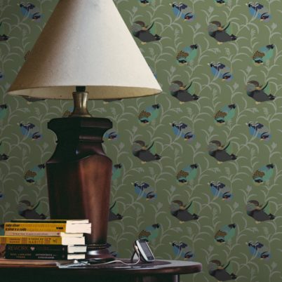 Wandtapete grün: Elegante Tapete "Im Schlossteich" mit Enten im Schilf in grün blau angepasst an Little Greene Wandfarben