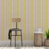 Tapete Wohnzimmer rosa: Streifentapete lockere Streifen grafisch modern in gelb - Streifentapete für Wohnzimmer
